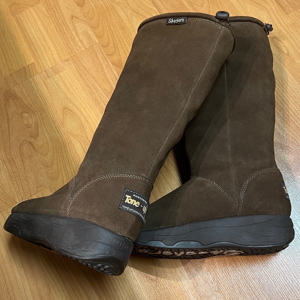 NWOT Skechers Dark Brown Tone Up Suede Boots (US 6)